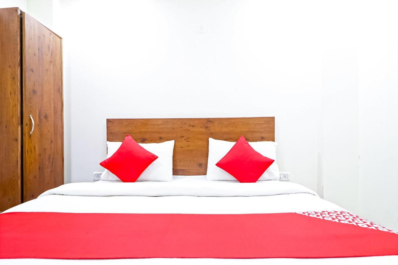 Oyo 42622 Admiral Hotel
