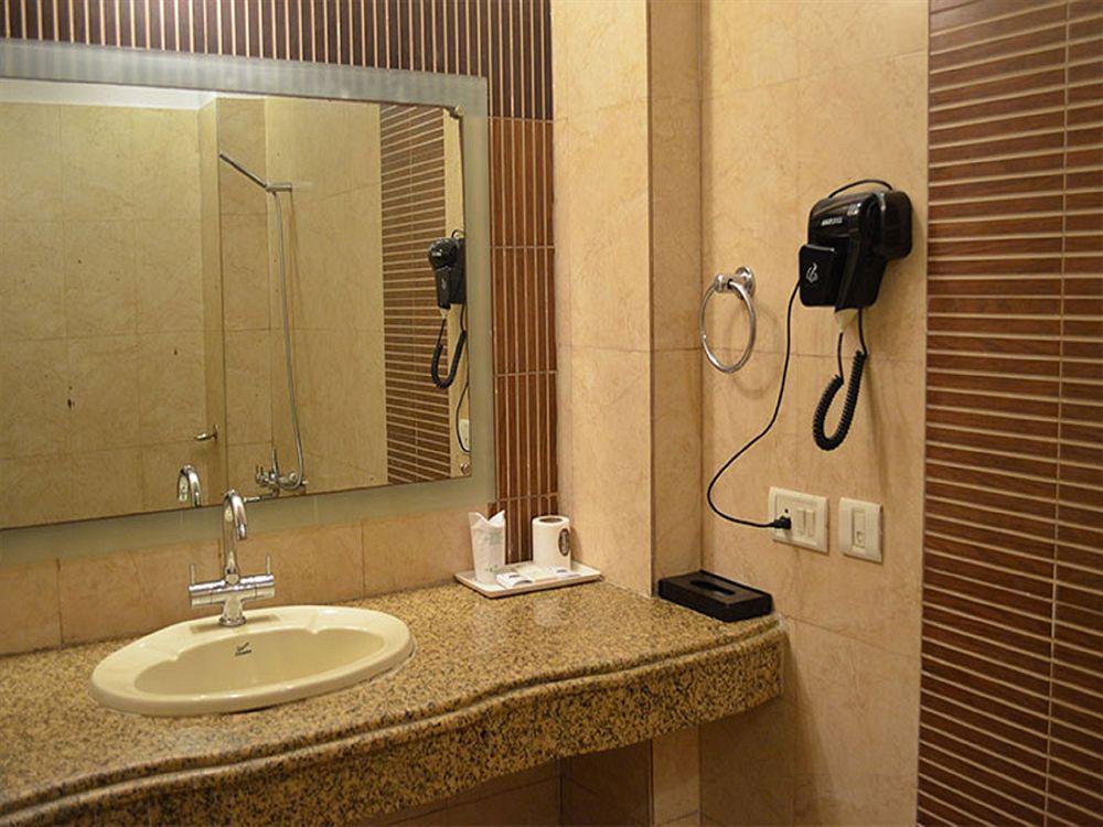 Hotel Emperor Palms New Delhi