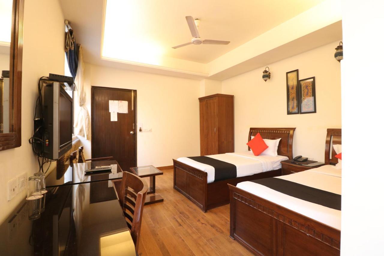Hotel Clark Heights 3*