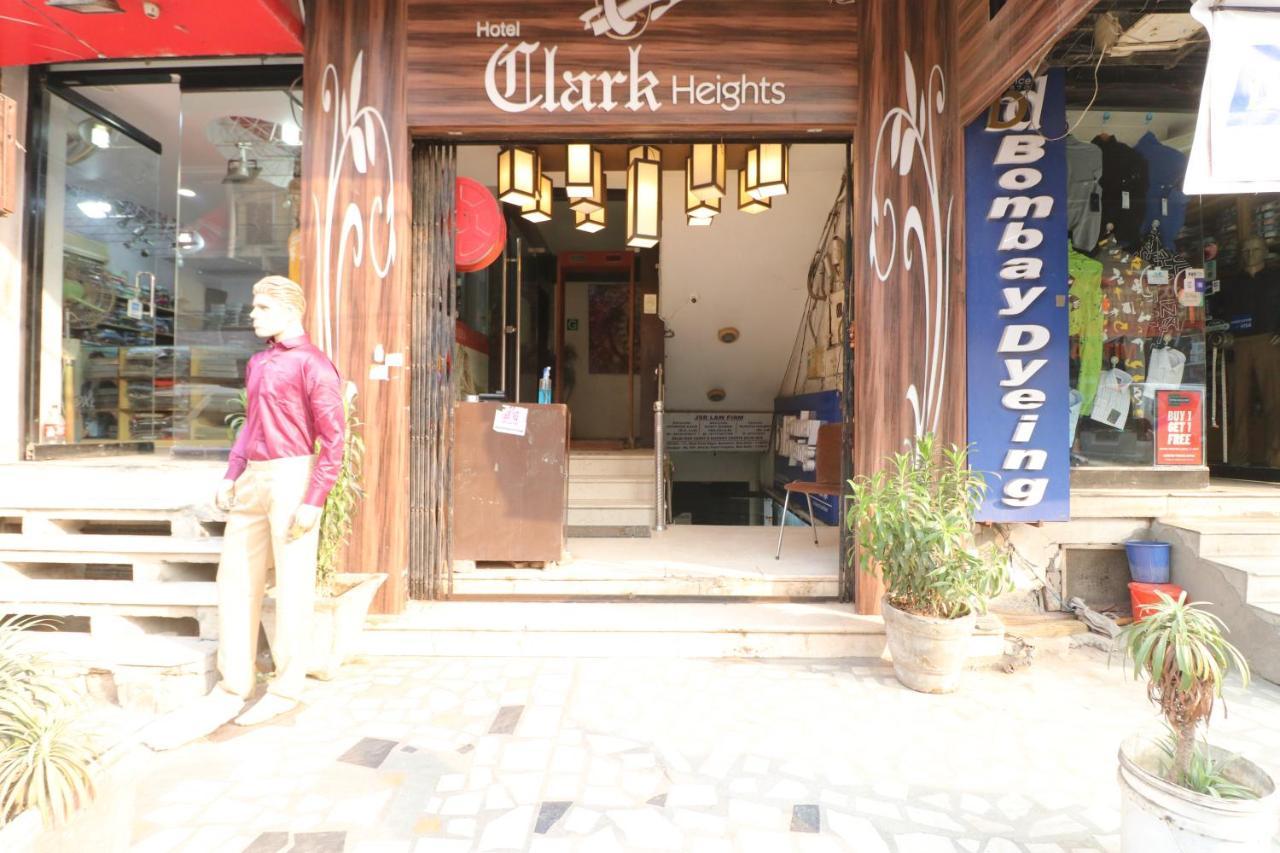 Clark Heights 3*