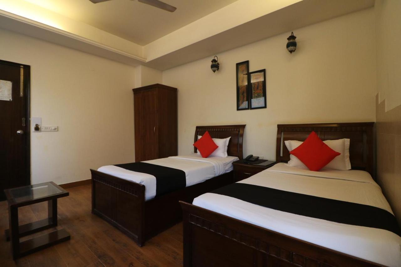 Clark Heights Hotel New Delhi