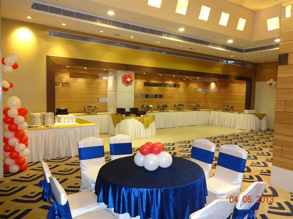 Hotel Tulip West Delhi 3*