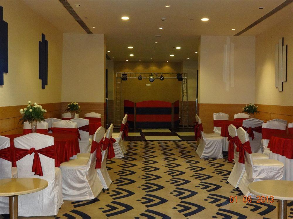 Tulip West Delhi Hotel 3*