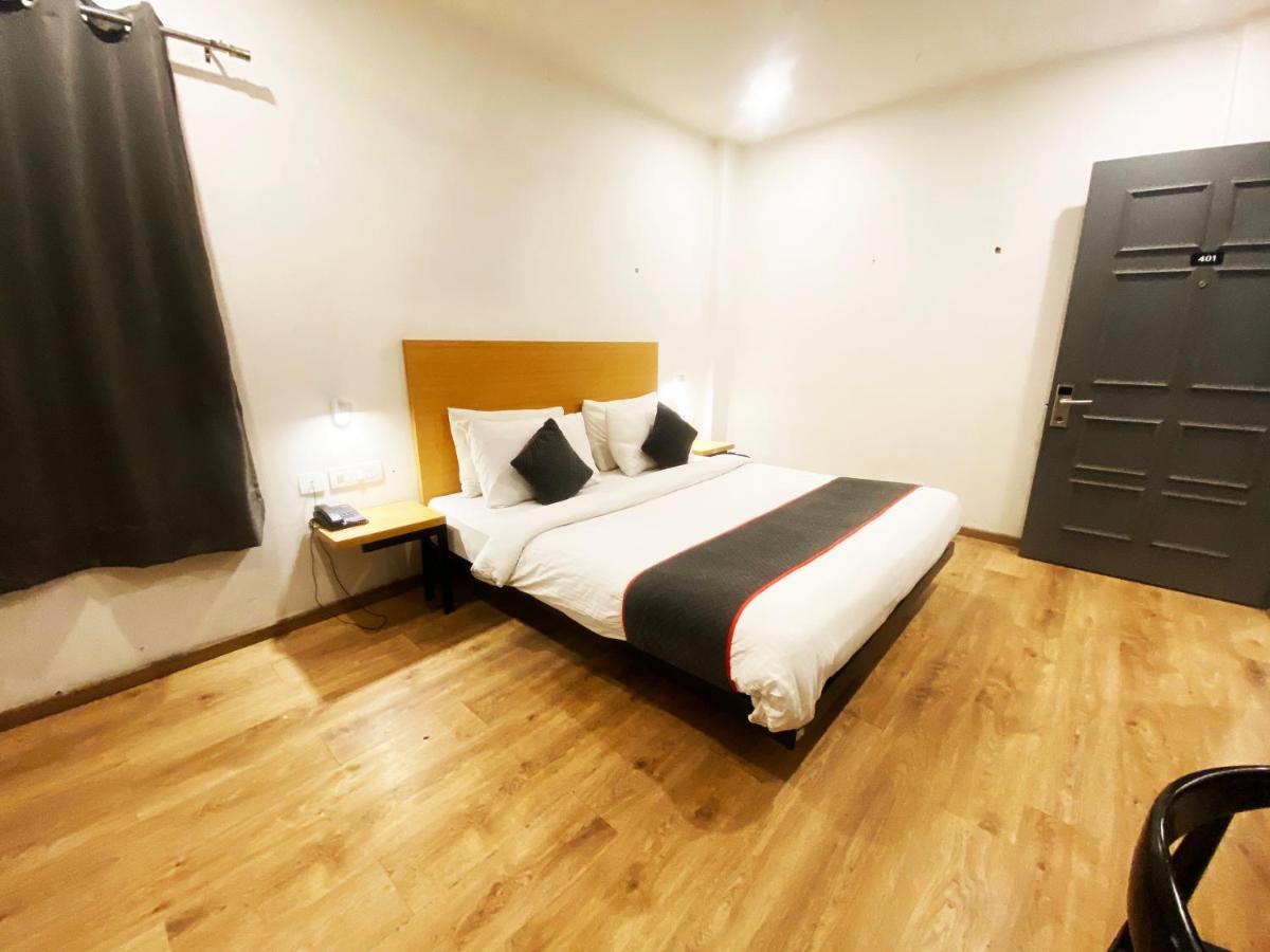 Hotel White Saffron 3*