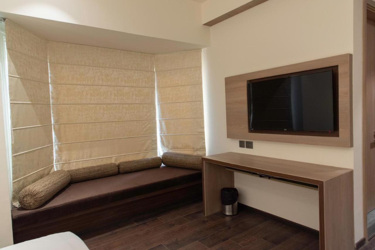 The Bungalow By Sandoz, Lajpat Nagar Acomodação com café da manhã  *