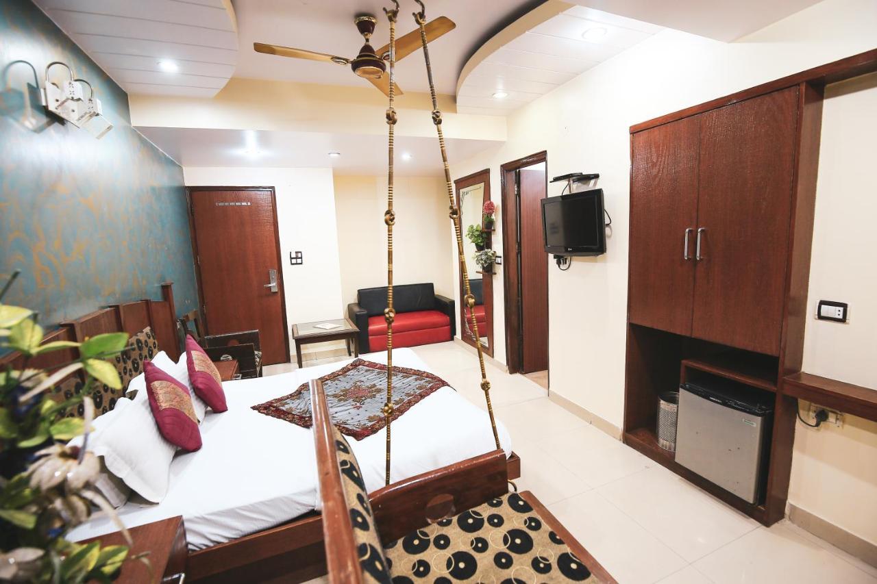 Shivdev International, Near Railway Station 3*