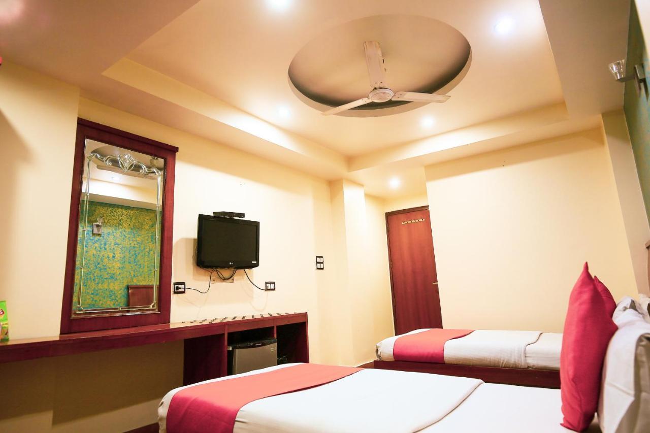 Shivdev International, Near Railway Station Hotel 3*
