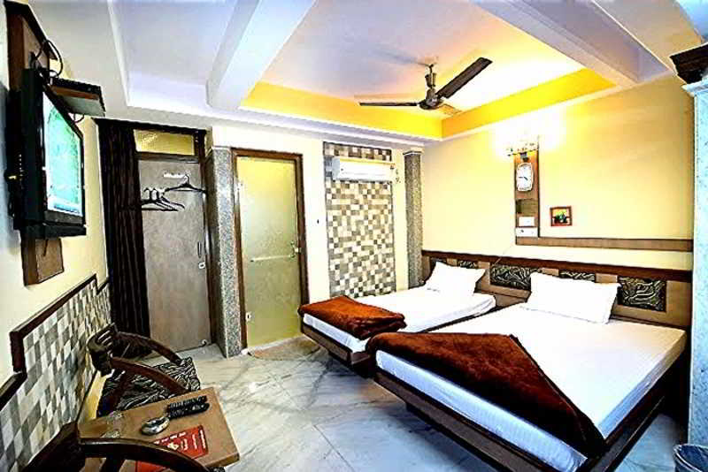 Hotel The Natraj Yes Please -new Delhi 4*