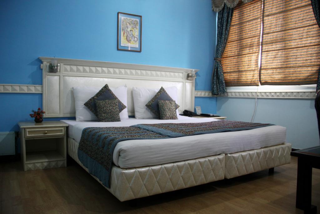 Amar Inn- Lajpat Nagar Market 4*