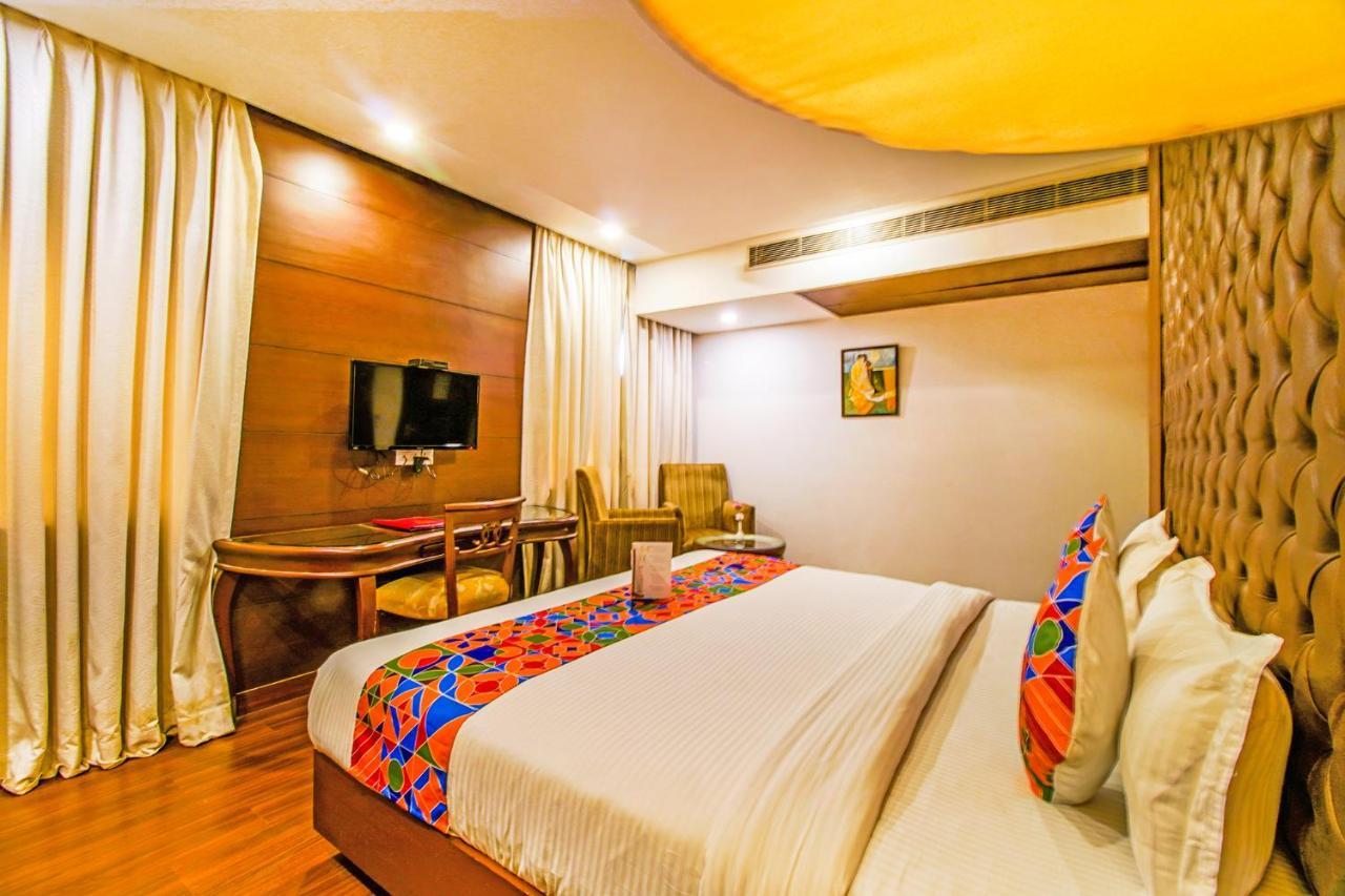 Fabhotel Bollywood Paradise Mahipalpur - Fully Vaccinated Staff 4*