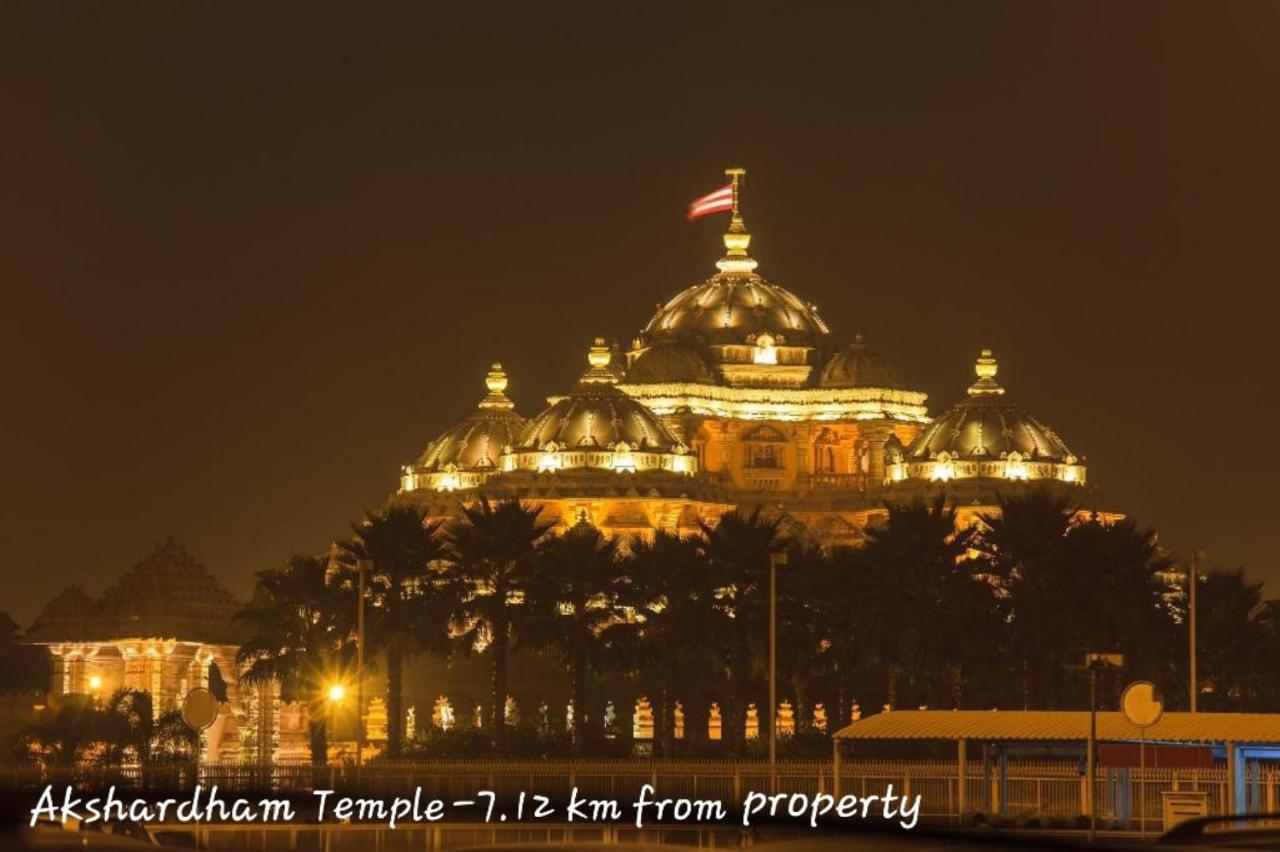Hotel Staybook Nitya Maharani Free Airport Pickup
