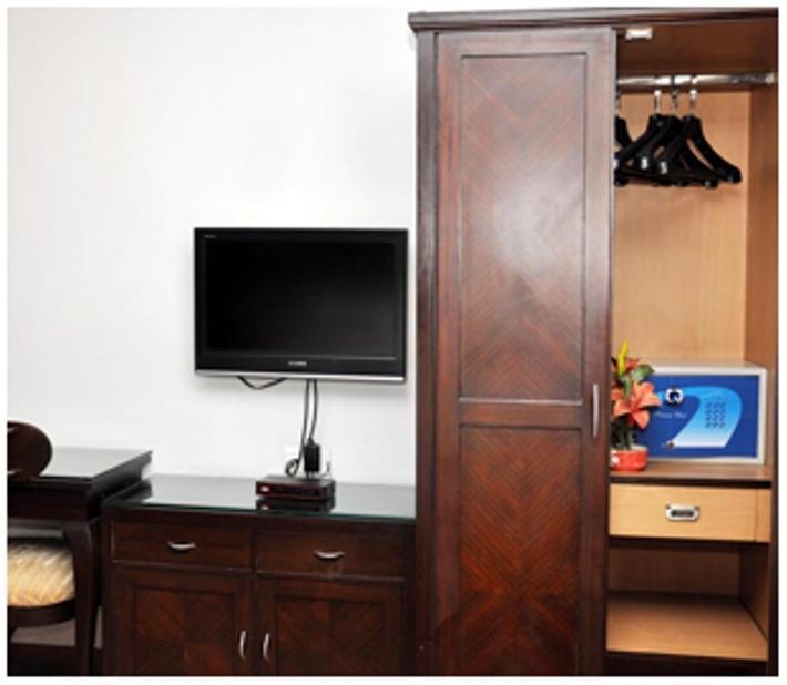 Capital O 2741 Corporate Point Hotel 3*