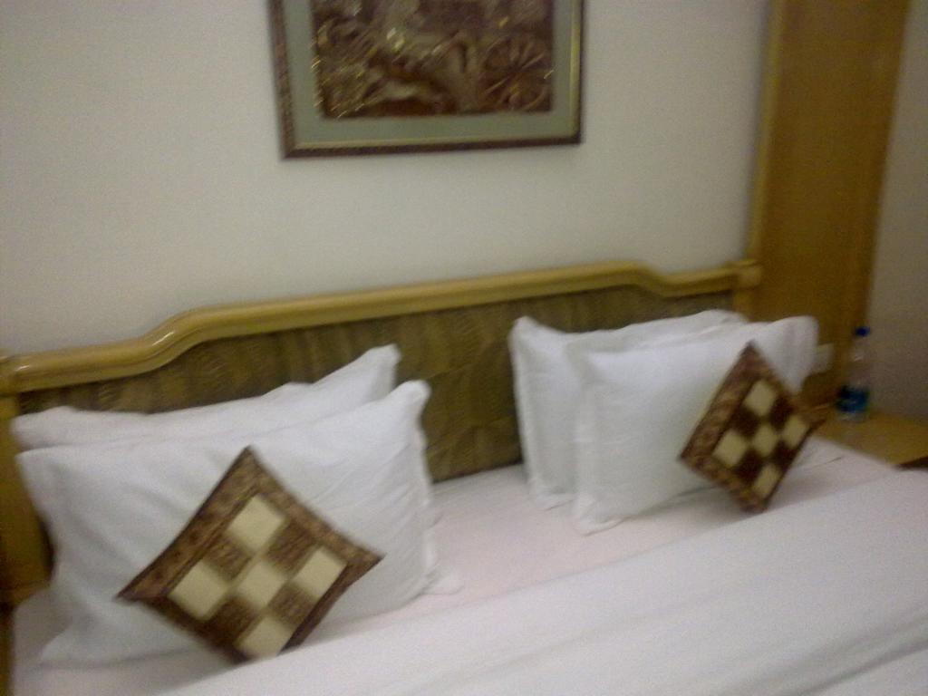 Capital O 2741 Corporate Point 3*