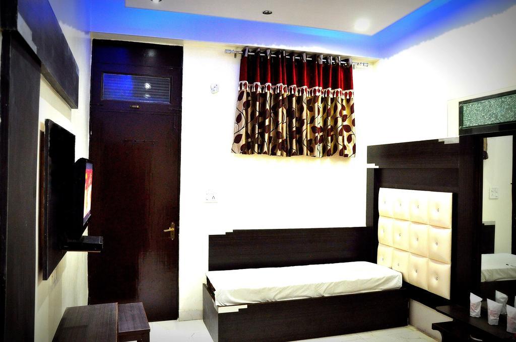Peace Point - 1 Min Walking Distance From Station 3* New Delhi