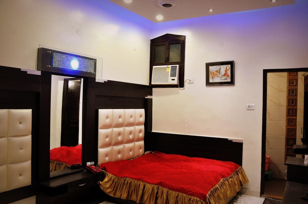 Peace Point - 1 Min Walking Distance From Station Hotel New Delhi