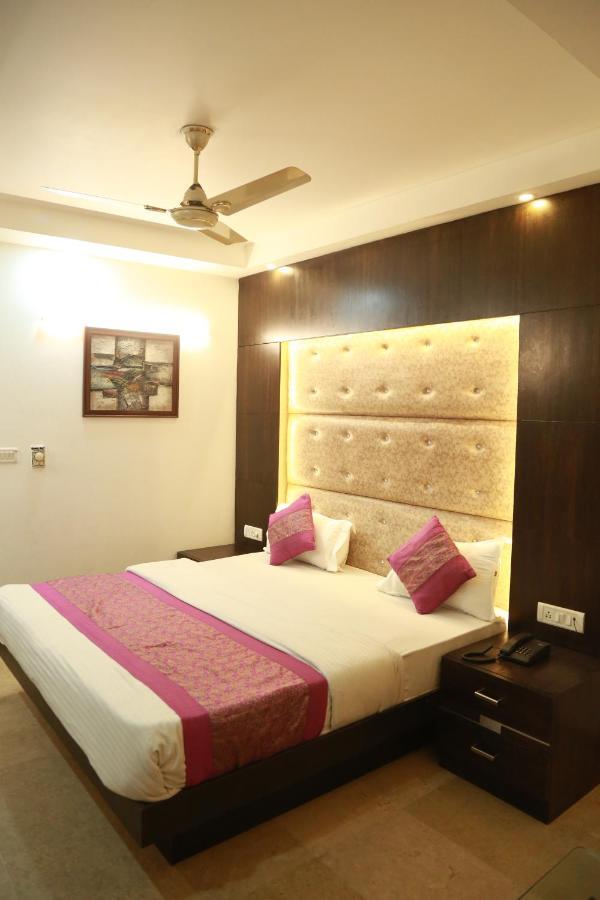 City Heights Hotel New Delhi