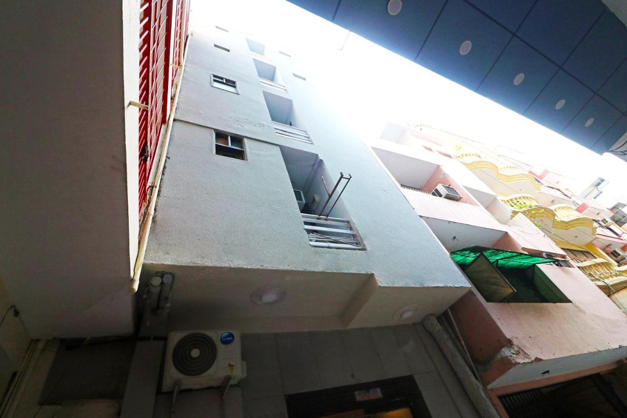Oyo 42622 Admiral Hotel
