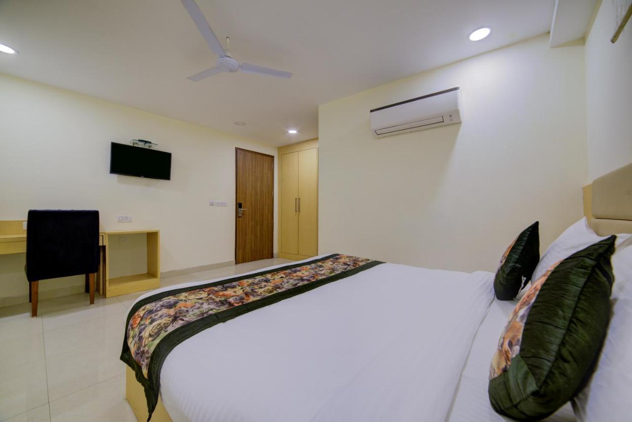 Hotel D'capitol - Delhi Airport