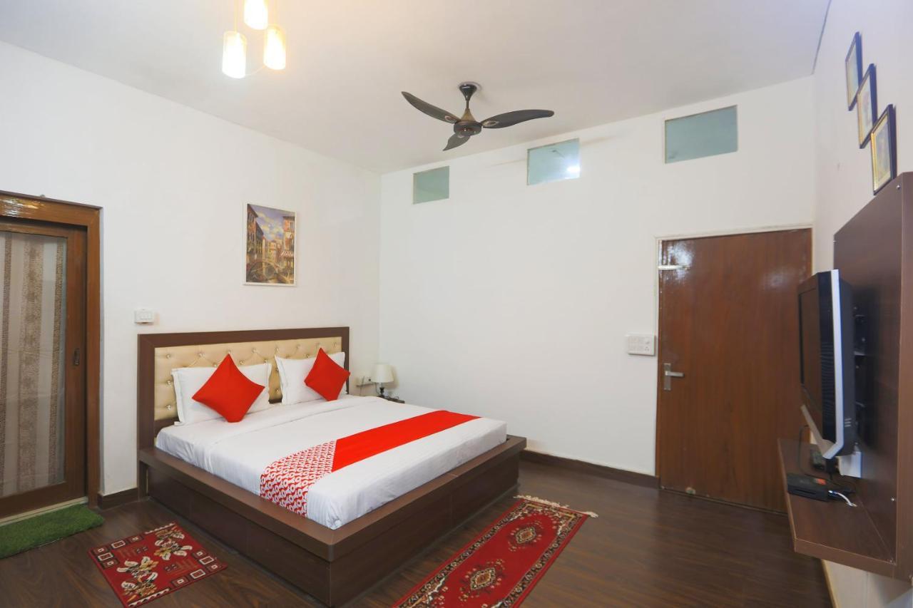 Oyo 62702 Golden Hotel 3*