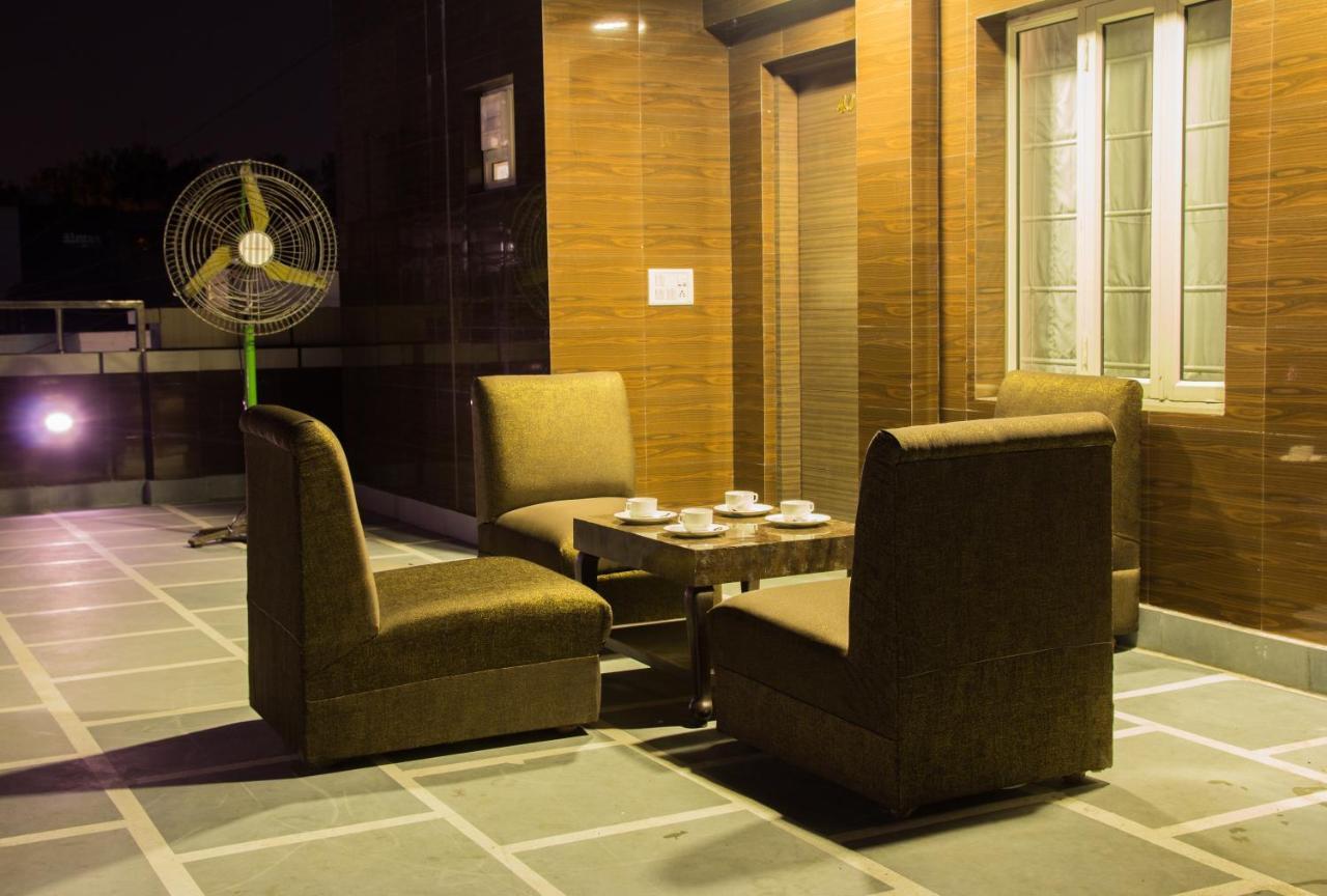 Pawan Plaza Near Sir Ganga Ram Hospital 3*