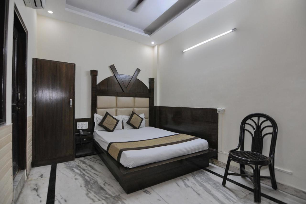 Oyo 6124 Lord Krishna Dx Hotel 3*