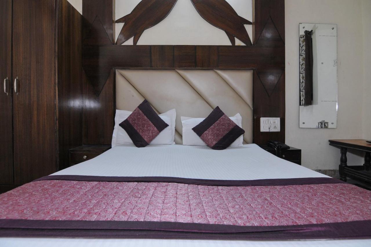 Oyo 6124 Lord Krishna Dx Hotel New Delhi