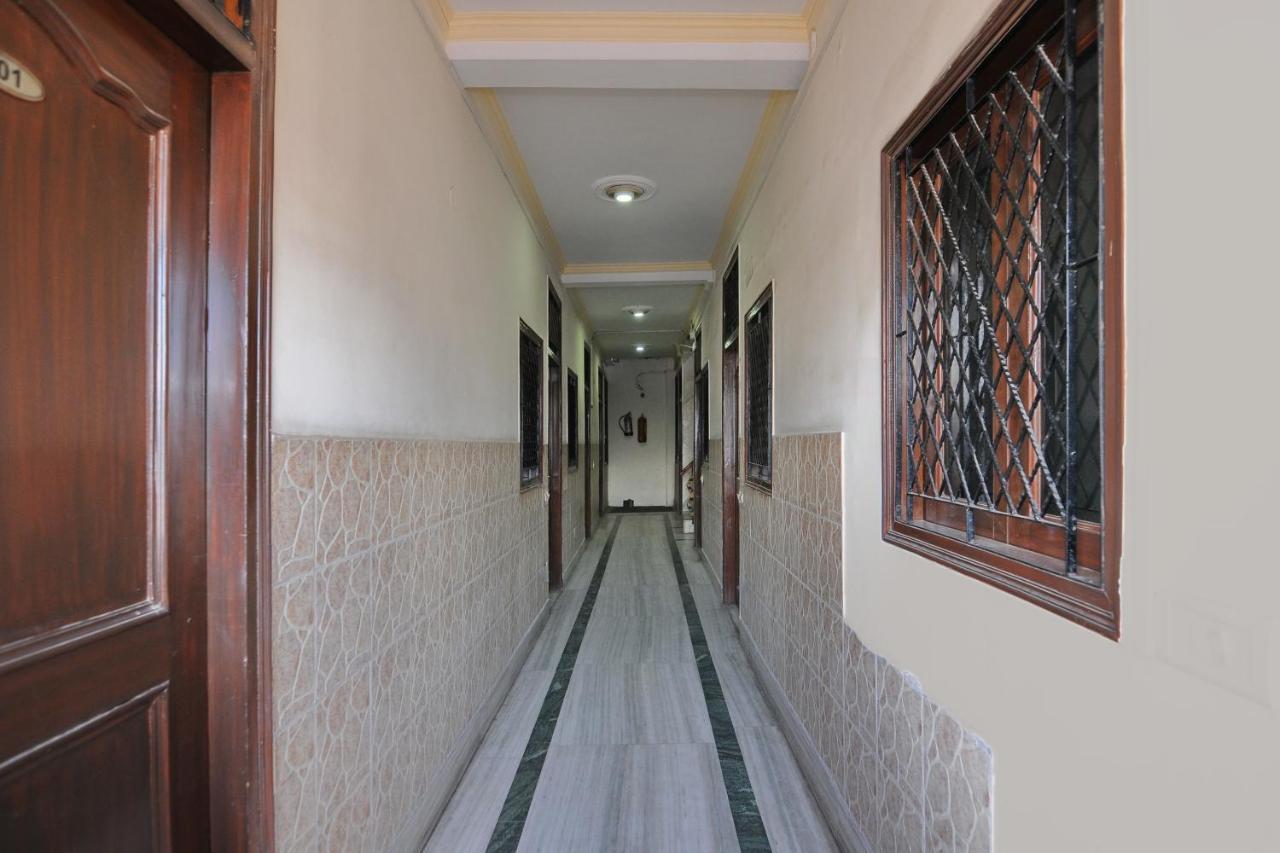 Oyo 6124 Lord Krishna Dx Hotel New Delhi