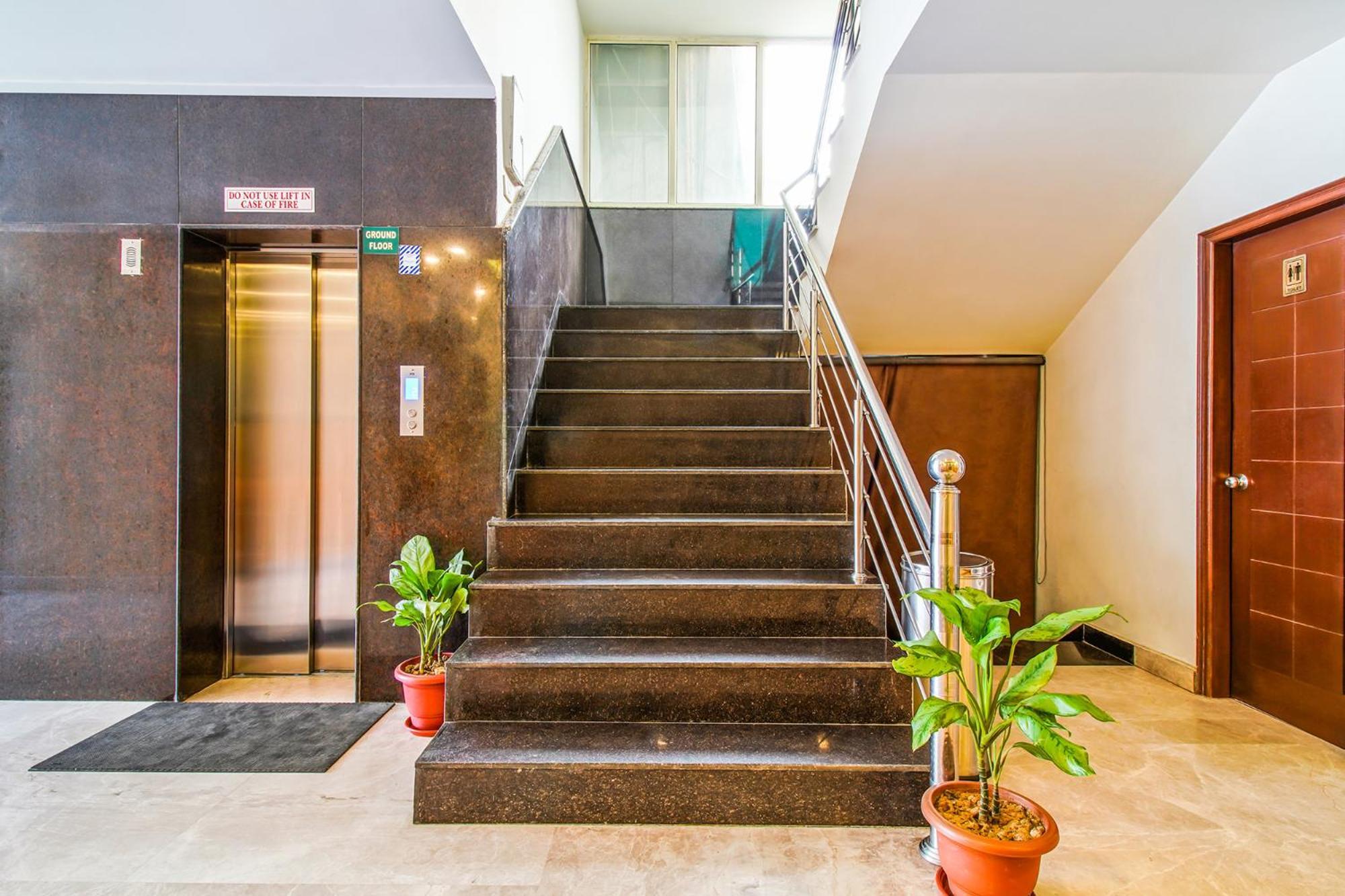 Fabhotel Bollywood Paradise Mahipalpur - Fully Vaccinated Staff Hotel Nova Deli