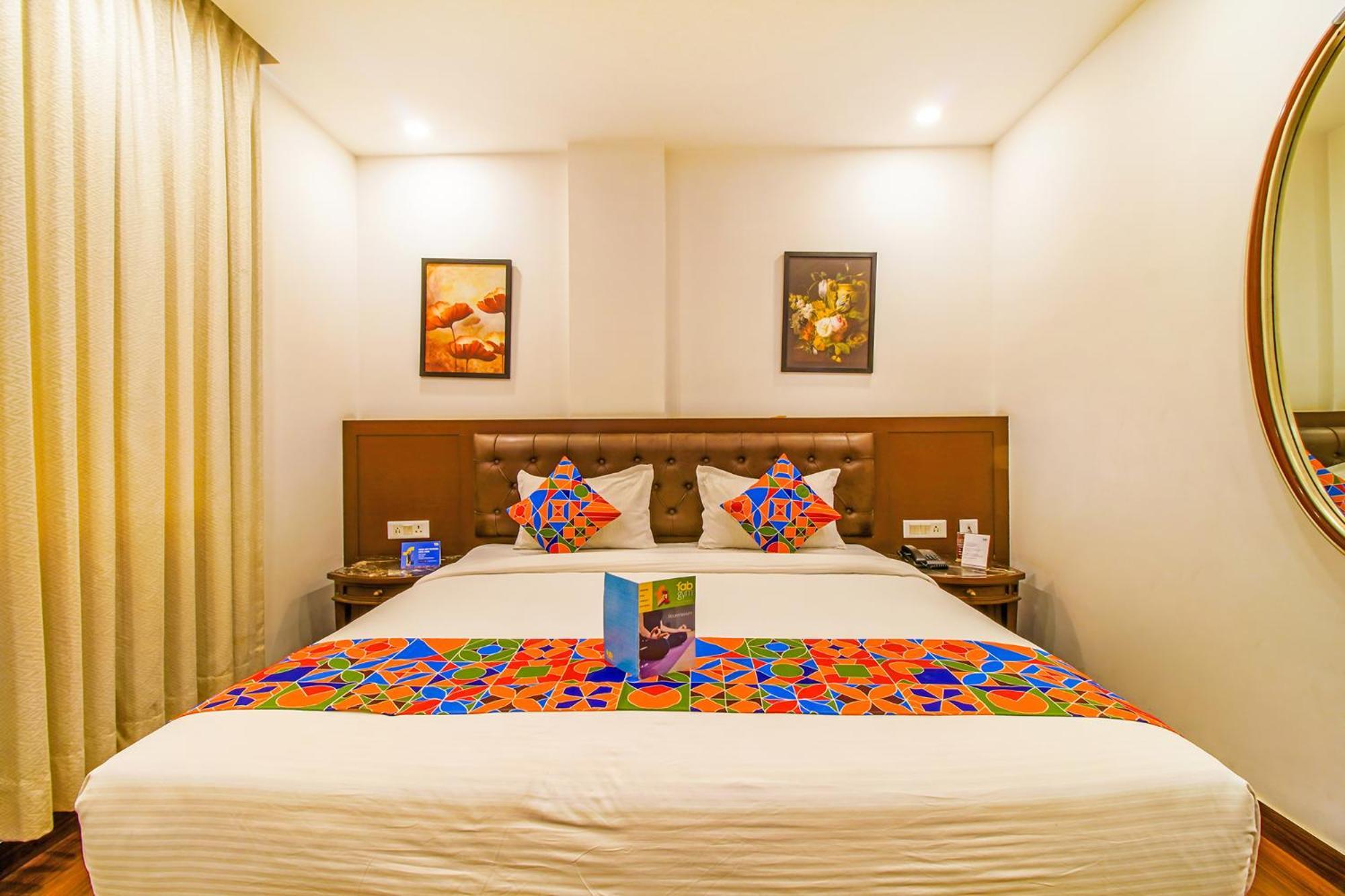 Fabhotel Bollywood Paradise Mahipalpur - Fully Vaccinated Staff