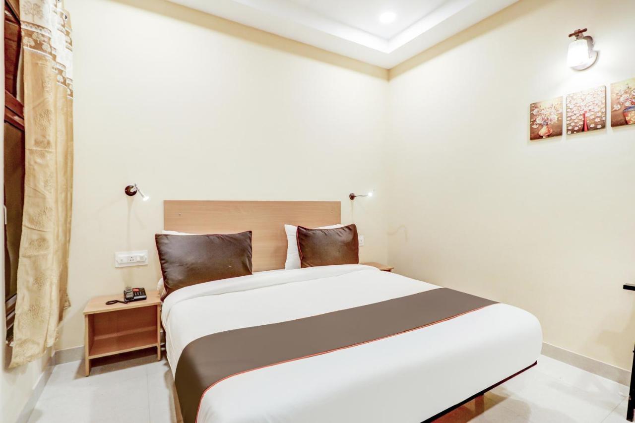 Hotel Collection O Pulpehladpur Near Tughlakabad Station Metro Station