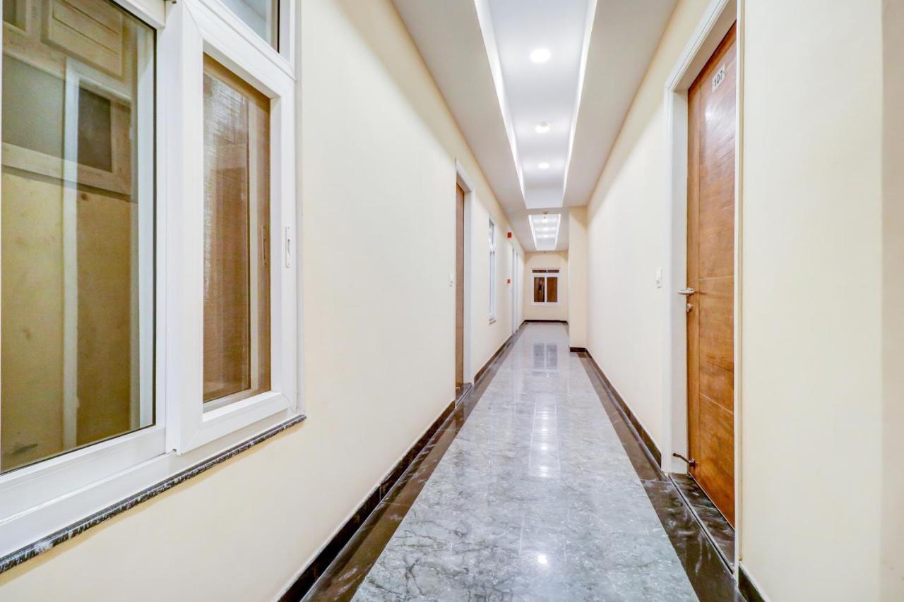 Collection O Pulpehladpur Near Tughlakabad Station Metro Station Hotel 3*