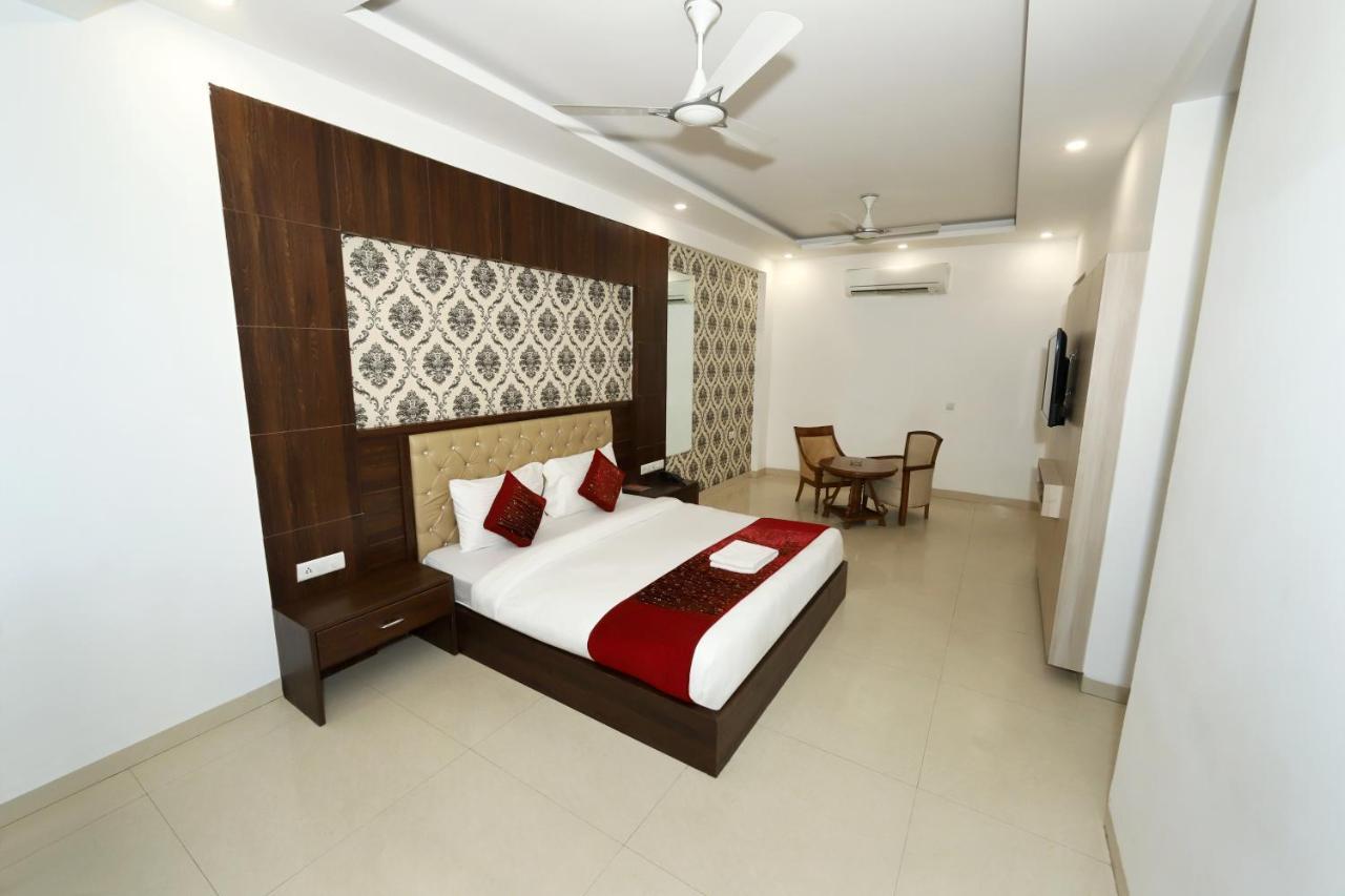 Almati - Near Delhi Airport Hotel 3*