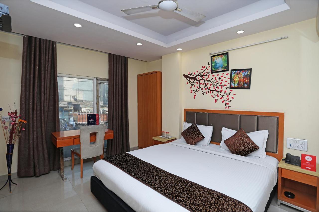 Oyo 5696 R Continental Hotel