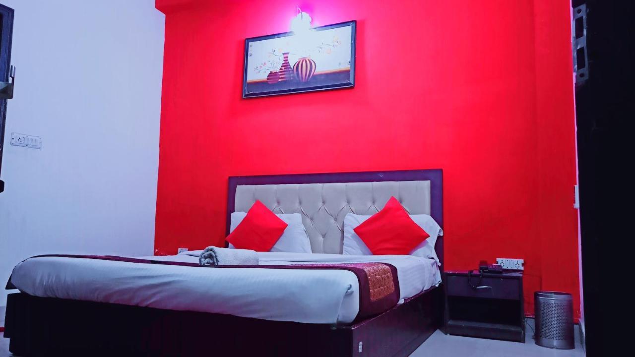 Galaxy Delhi Airport Hotel 3*