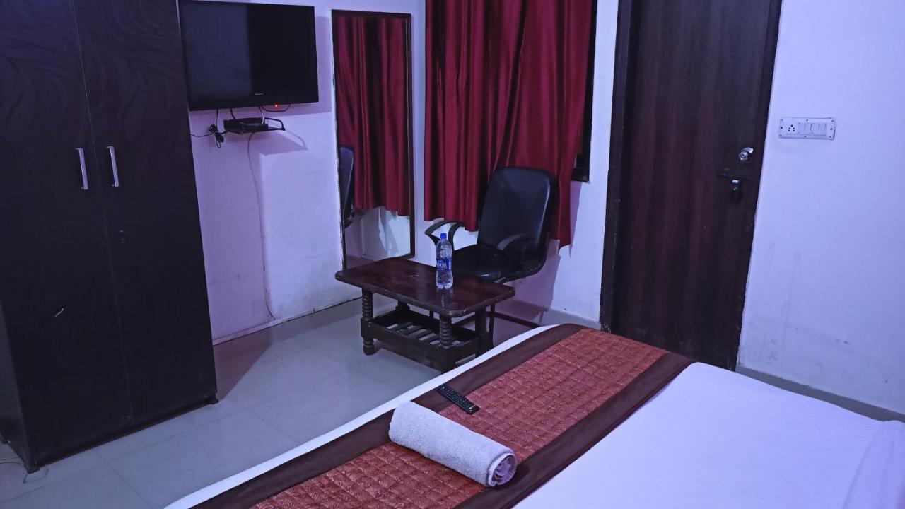 Hotel Galaxy Delhi Airport