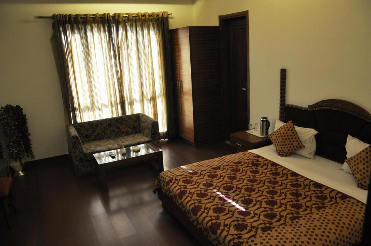 Hari's Court & 3* New Delhi