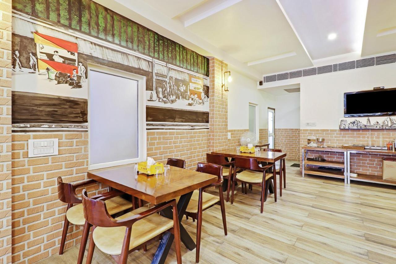 Hotel Capital O 2242 Yuvraj Deluxe New Delhi