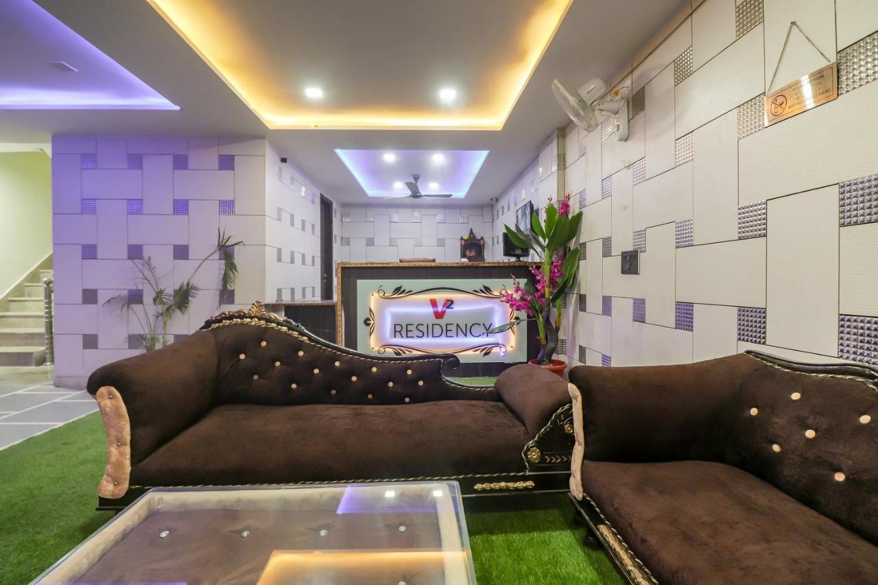 Oyo Flagship 64184 Moody Moon Residency 3*