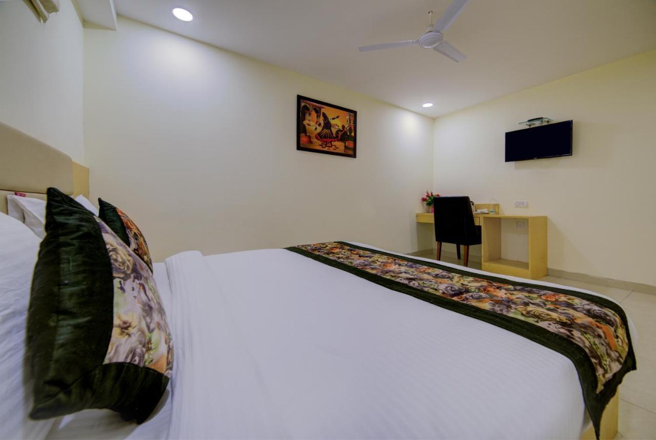 Hotel D'capitol - Delhi Airport 4*