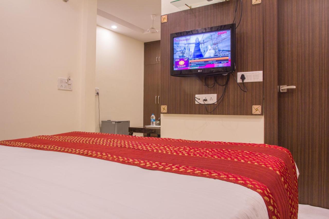 Hotel Pawan Plaza Near Sir Ganga Ram Hospital 3*