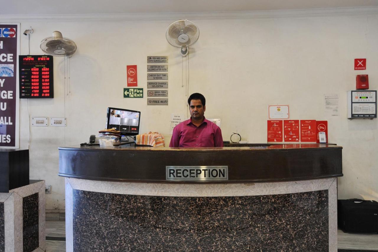 Oyo 6124 Lord Krishna Dx Hotel