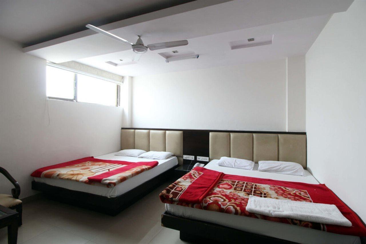 Shri Vinayak In Centre At Railway Station-by Rcg Hotel 4*