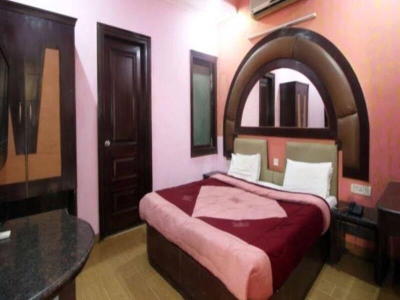 Hotel Delhi Heights