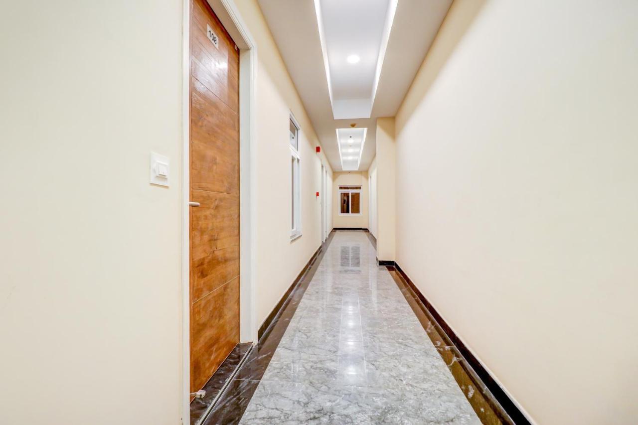 Hotel Collection O Pulpehladpur Near Tughlakabad Station Metro Station