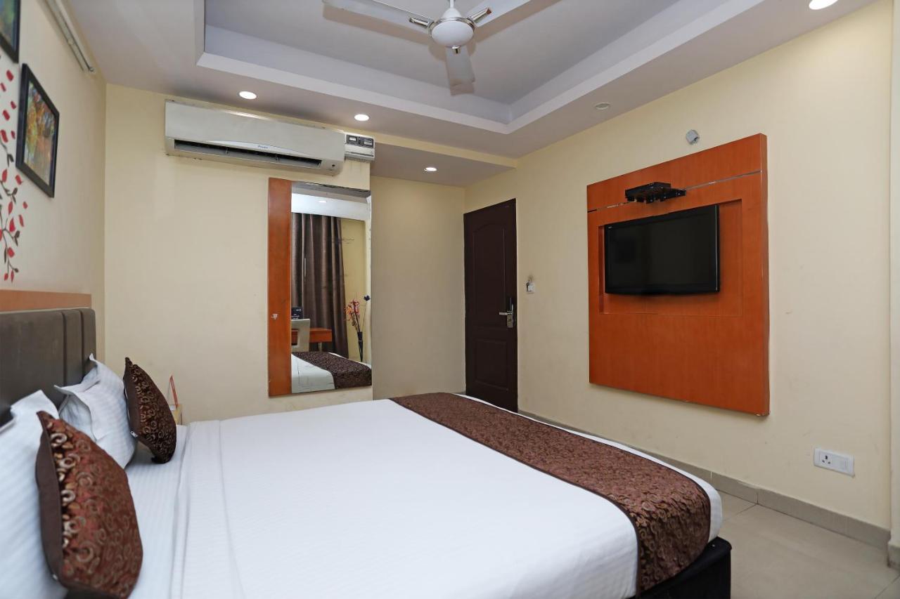 Hotel Oyo 5696 R Continental