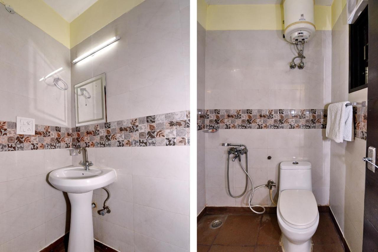 Hotel Oyo 4930 Em Residency New Delhi