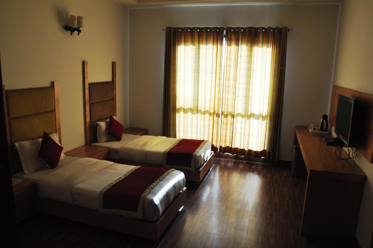 Hari's Court & Hotel