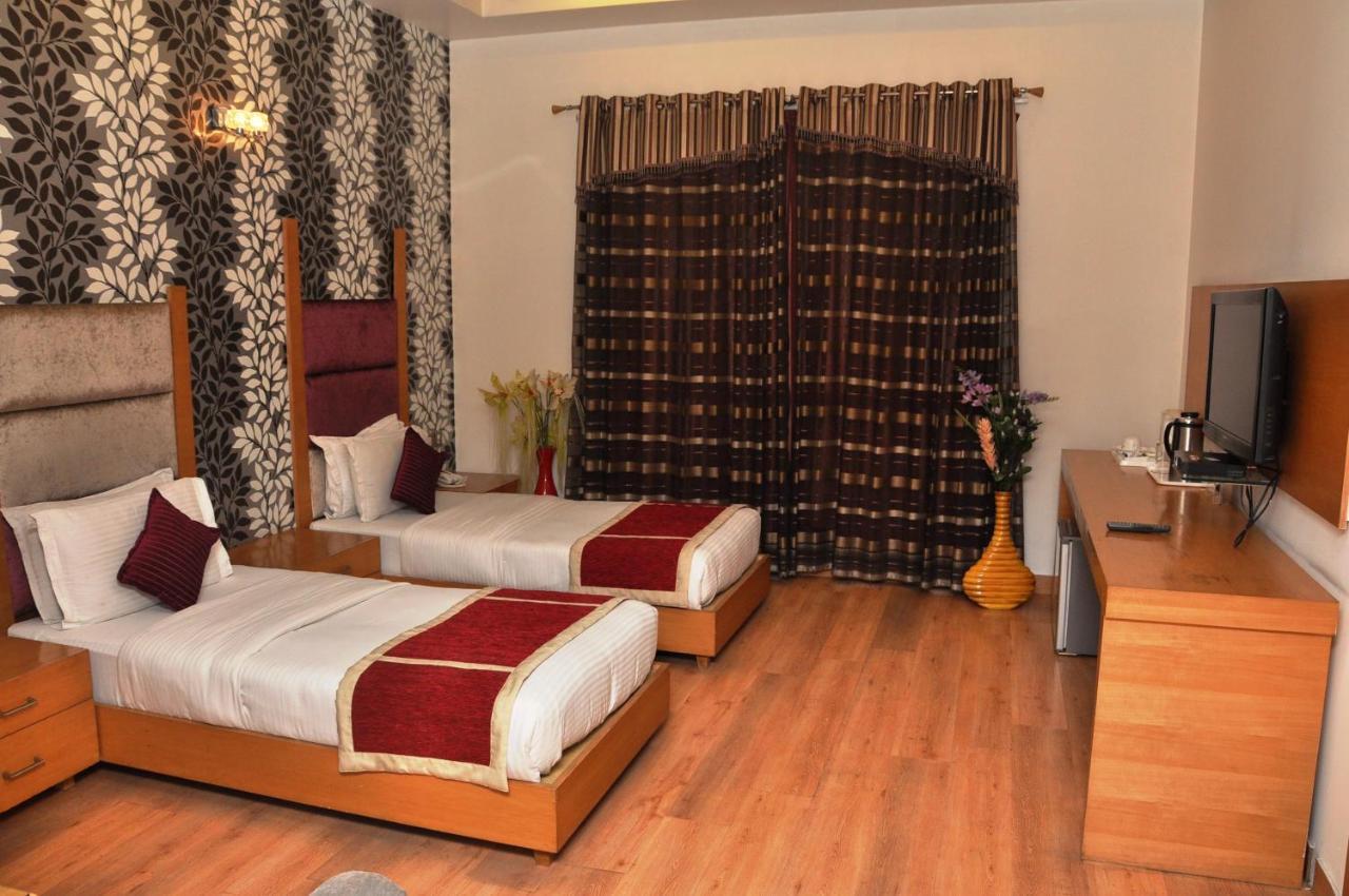 Hari's Court & New Delhi
