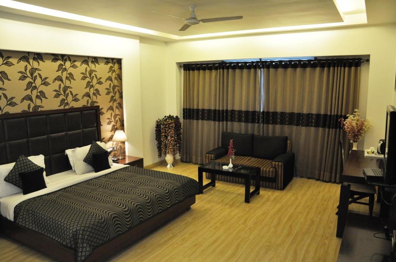Hari's Court & Hotel 3*