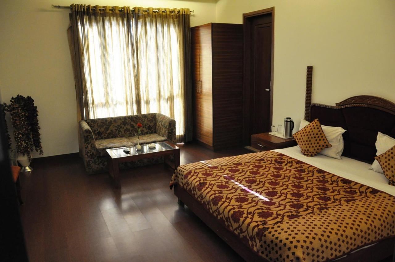 Hari's Court & New Delhi